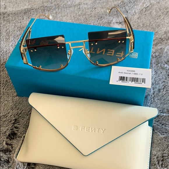 Fenty Beauty | Accessories | Antisocial Nylon Lenses In  display picture 3